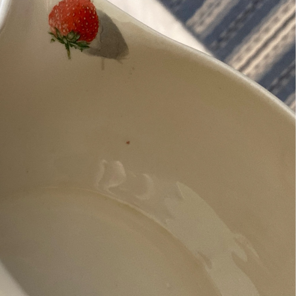 Vintage Strawberry 1930s
Cavitt-Shaw Shortcake Double
Spout Gravy Boat Dishware - Picture 8 of 9